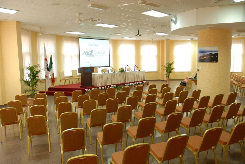 Le Nereidi Hotel & Residence Con Piscina-Tennis-Fitness-Parcheggio Coperto-Sala Conferenze La Maddalena  Bagian luar foto