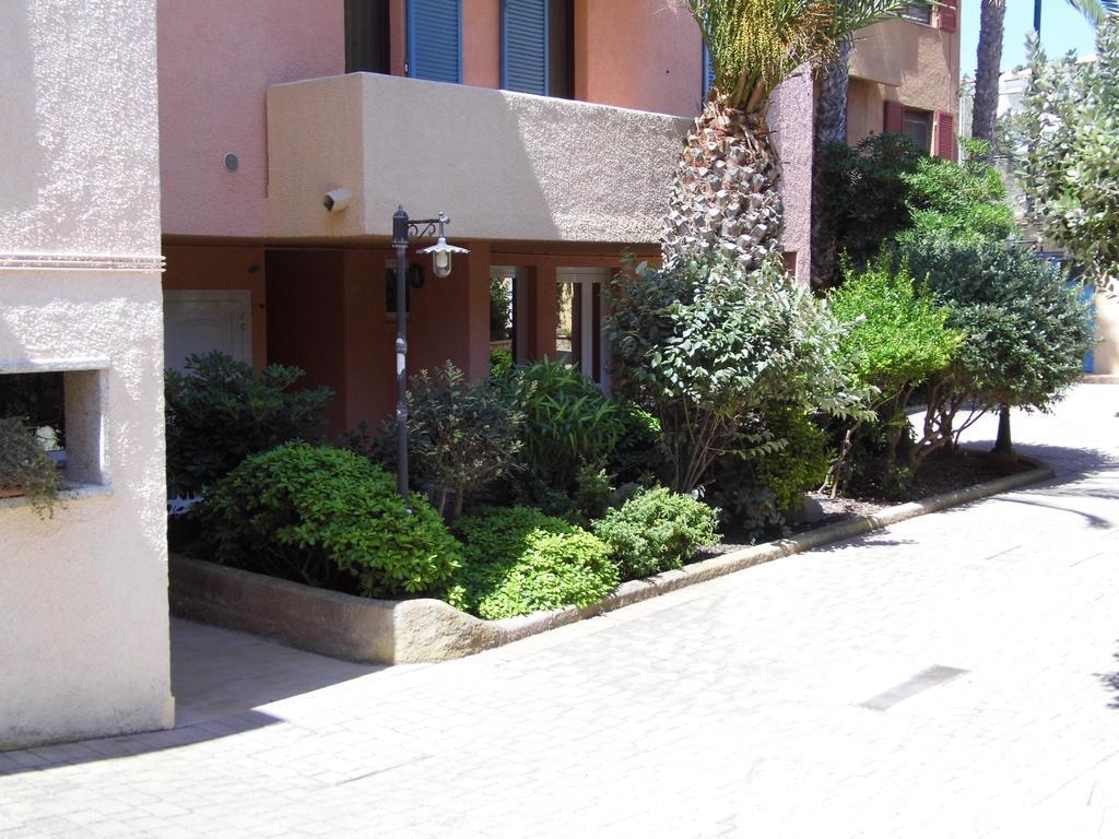Le Nereidi Hotel & Residence Con Piscina-Tennis-Fitness-Parcheggio Coperto-Sala Conferenze La Maddalena  Bagian luar foto