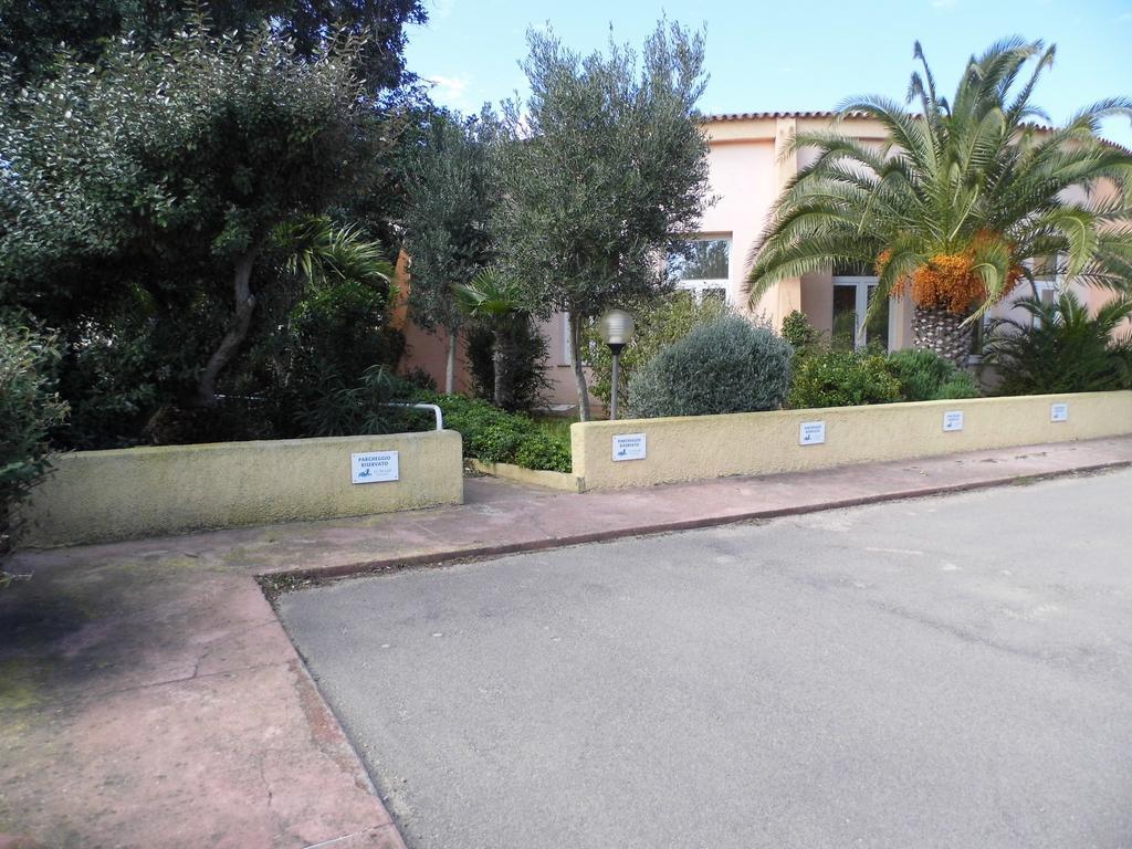 Le Nereidi Hotel & Residence Con Piscina-Tennis-Fitness-Parcheggio Coperto-Sala Conferenze La Maddalena  Bagian luar foto