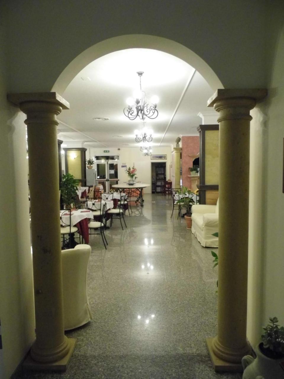 Le Nereidi Hotel & Residence Con Piscina-Tennis-Fitness-Parcheggio Coperto-Sala Conferenze La Maddalena  Bagian luar foto